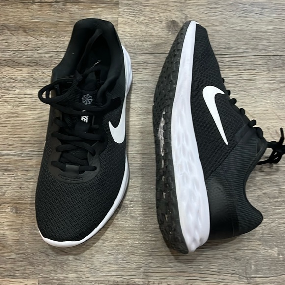 Almost new women’s Nike running shoes - Picture 1 of 4